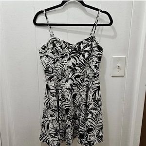 Zip Up Patterned Back American Eagle Short Dress!
